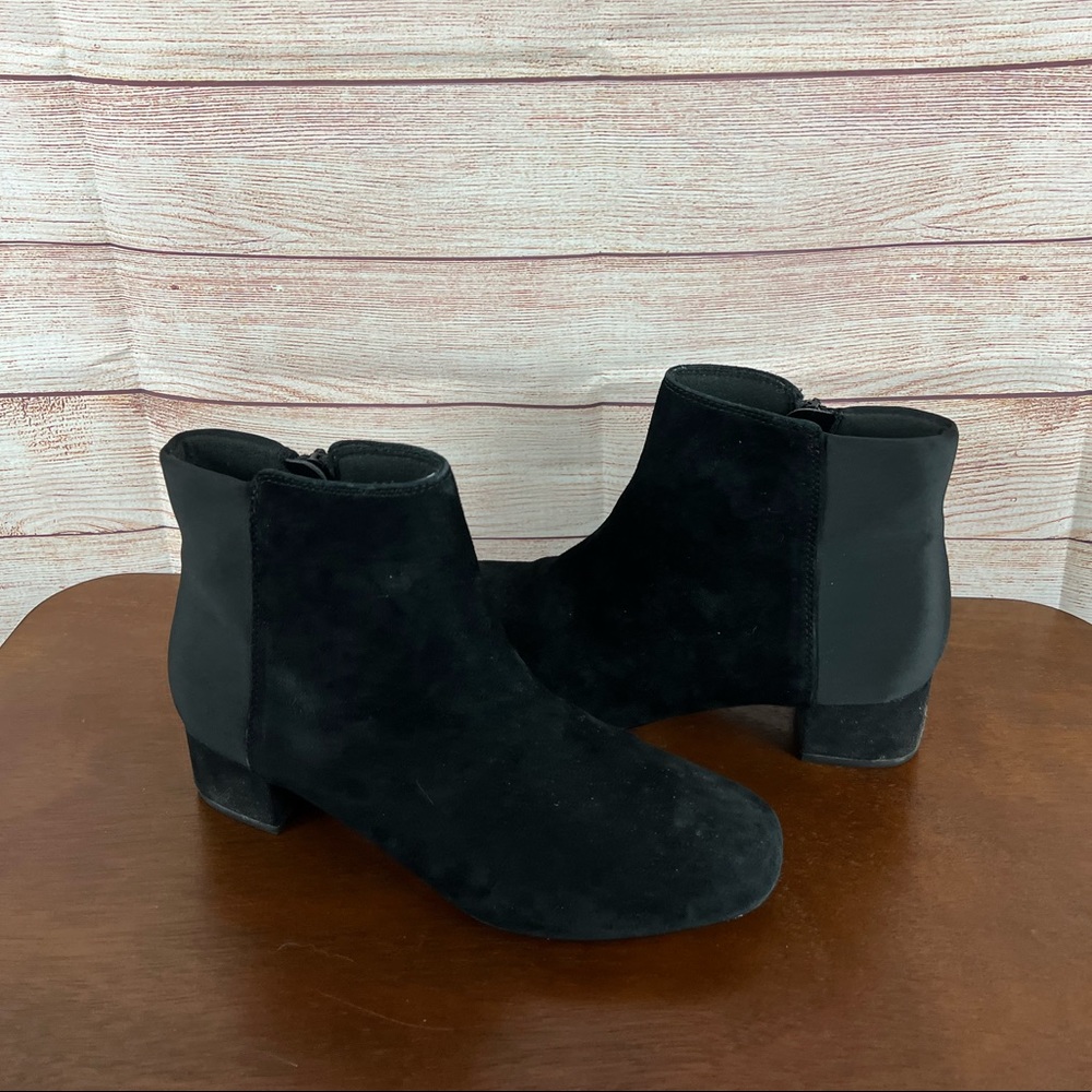 Clarks Black 1/2 Boots - Picture 2 of 4